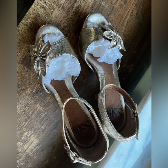Sofft St. Germain gold platform heels 8 & 8.5 - Picture 6 of 6